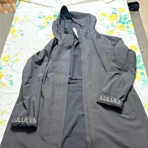 Lululemon rain jacket super clean , great condition.